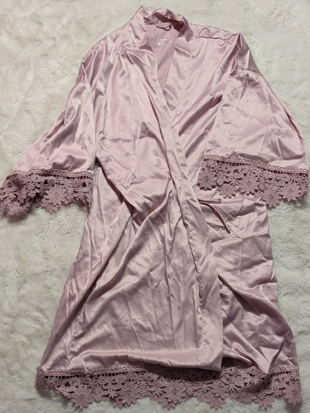 Lace-Trim Satin Robe in Light‎ Pink